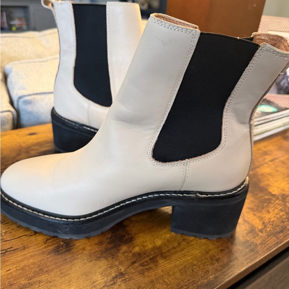 Madewell Women's Cream Chelsea Boots